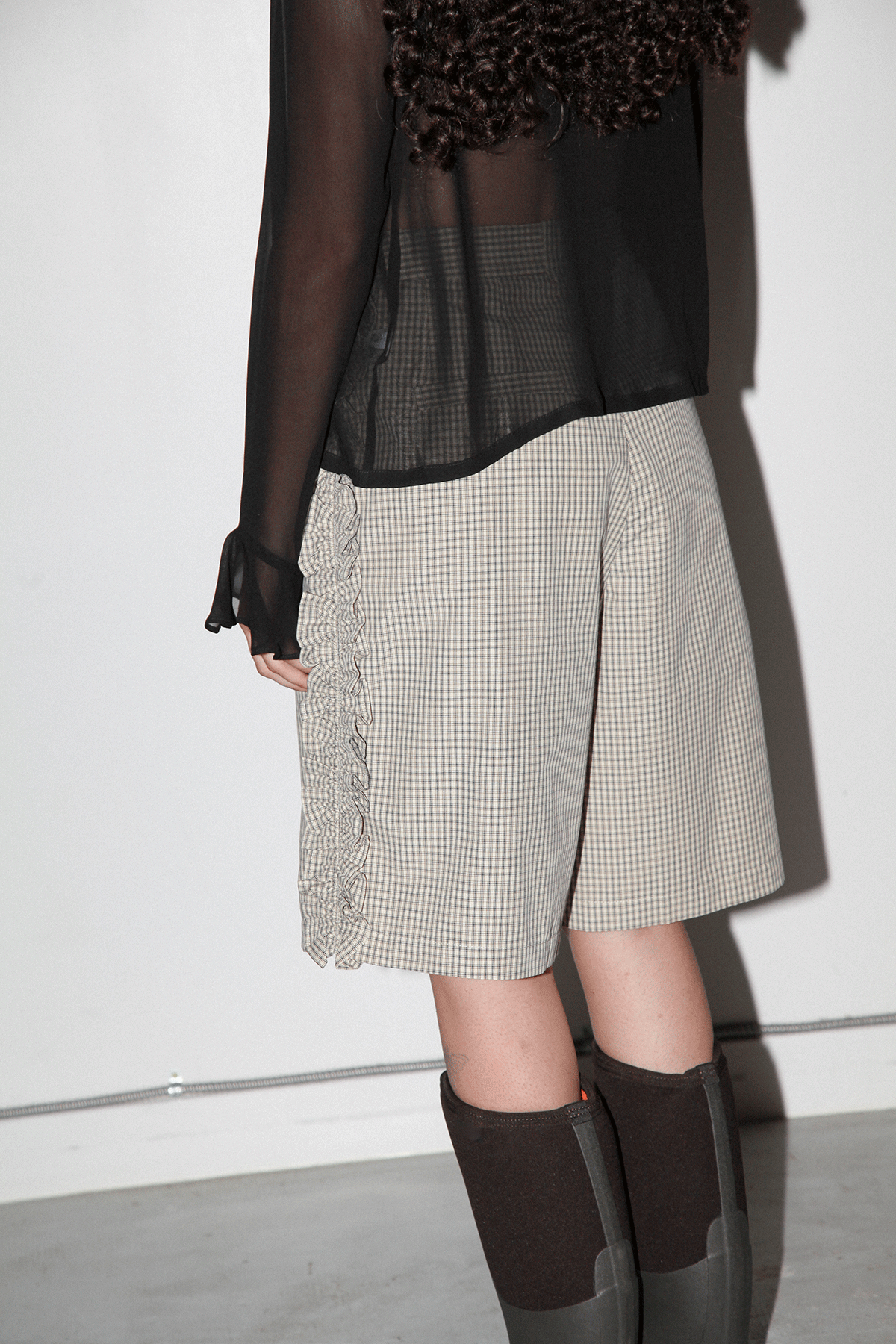 Ruffle Scoria Short in Cream Plaid