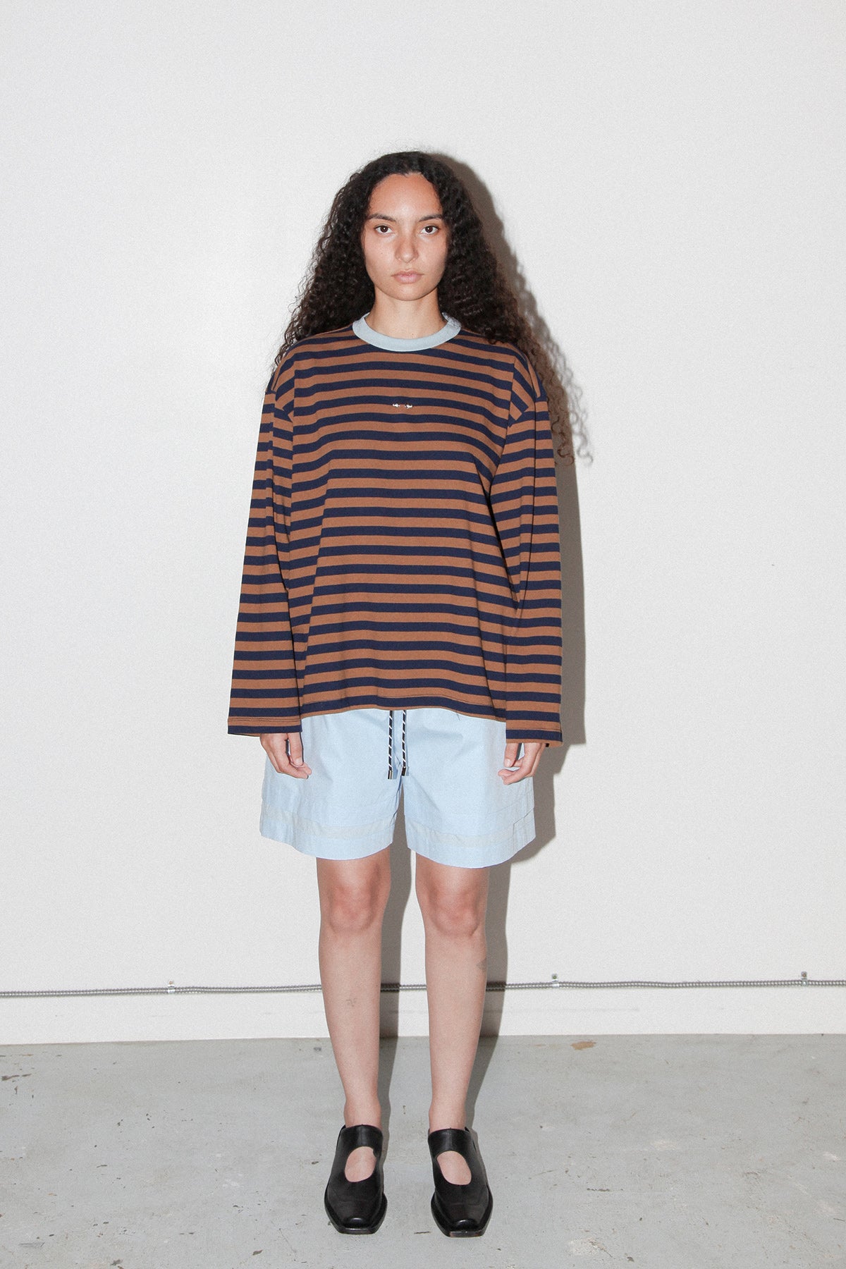 Striped Box Tee in Bark & Navy Stripe