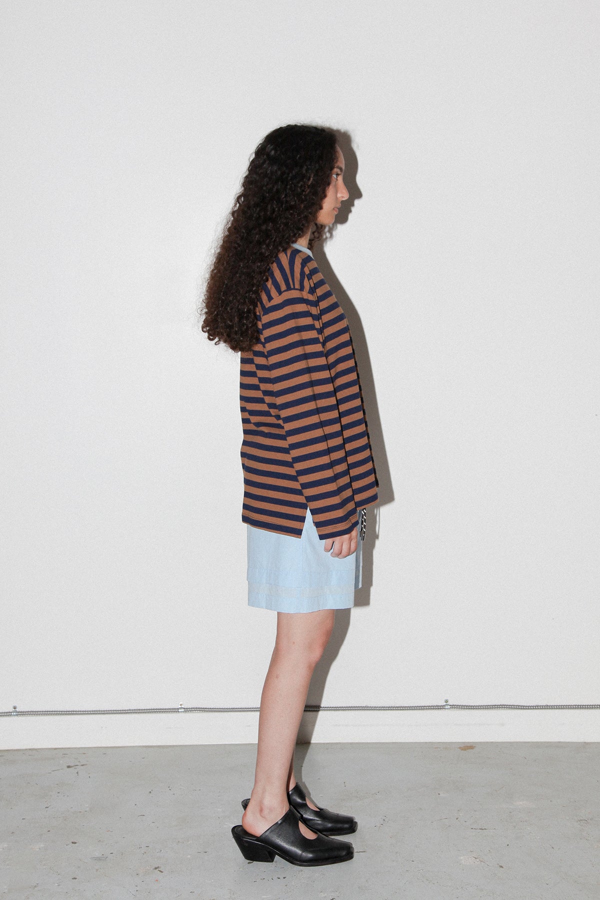 Striped Box Tee in Bark & Navy Stripe