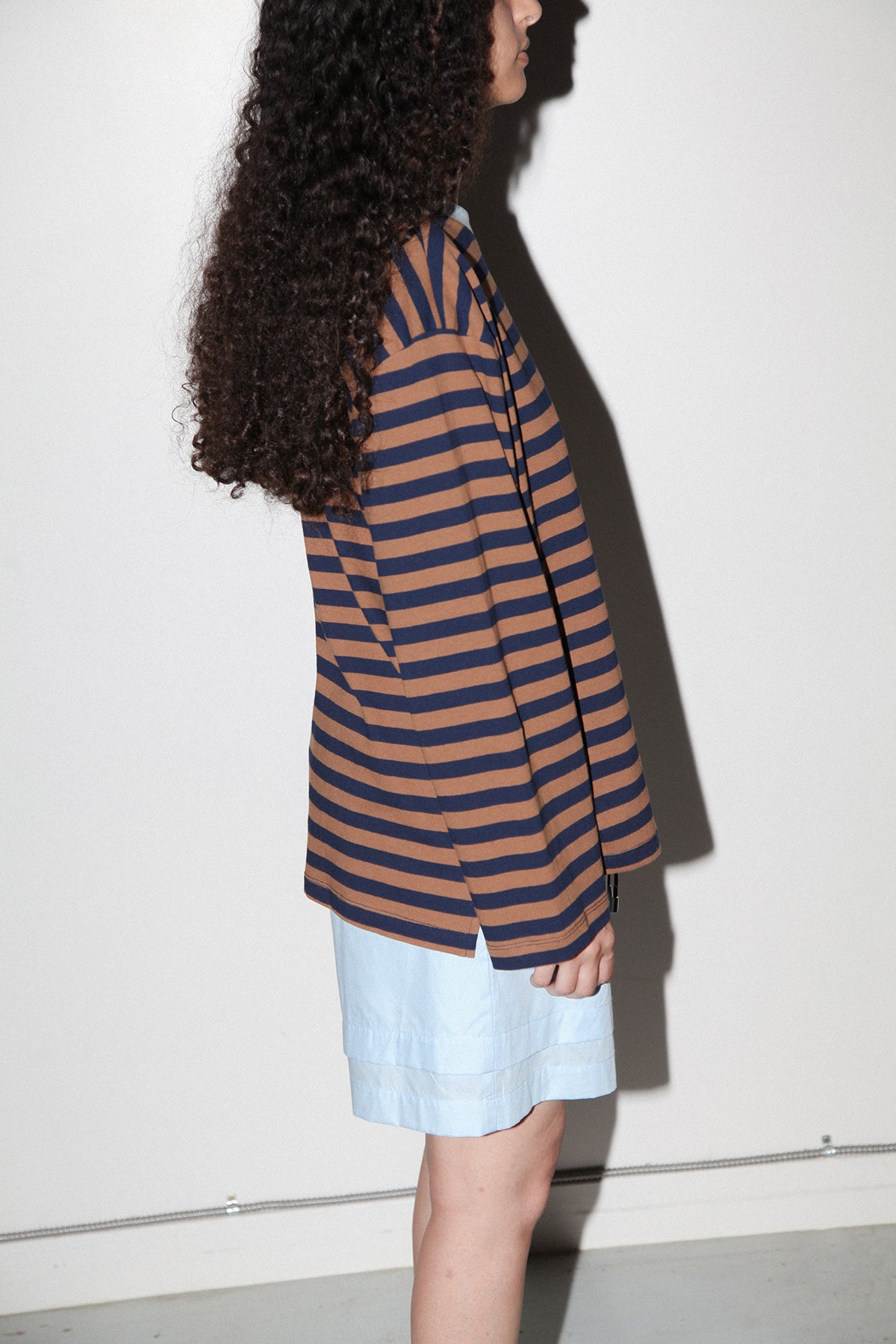 Striped Box Tee in Bark & Navy Stripe