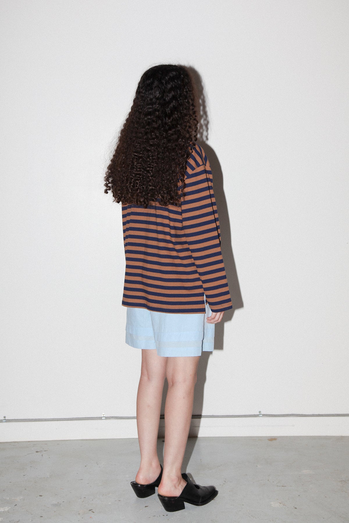 Striped Box Tee in Bark & Navy Stripe