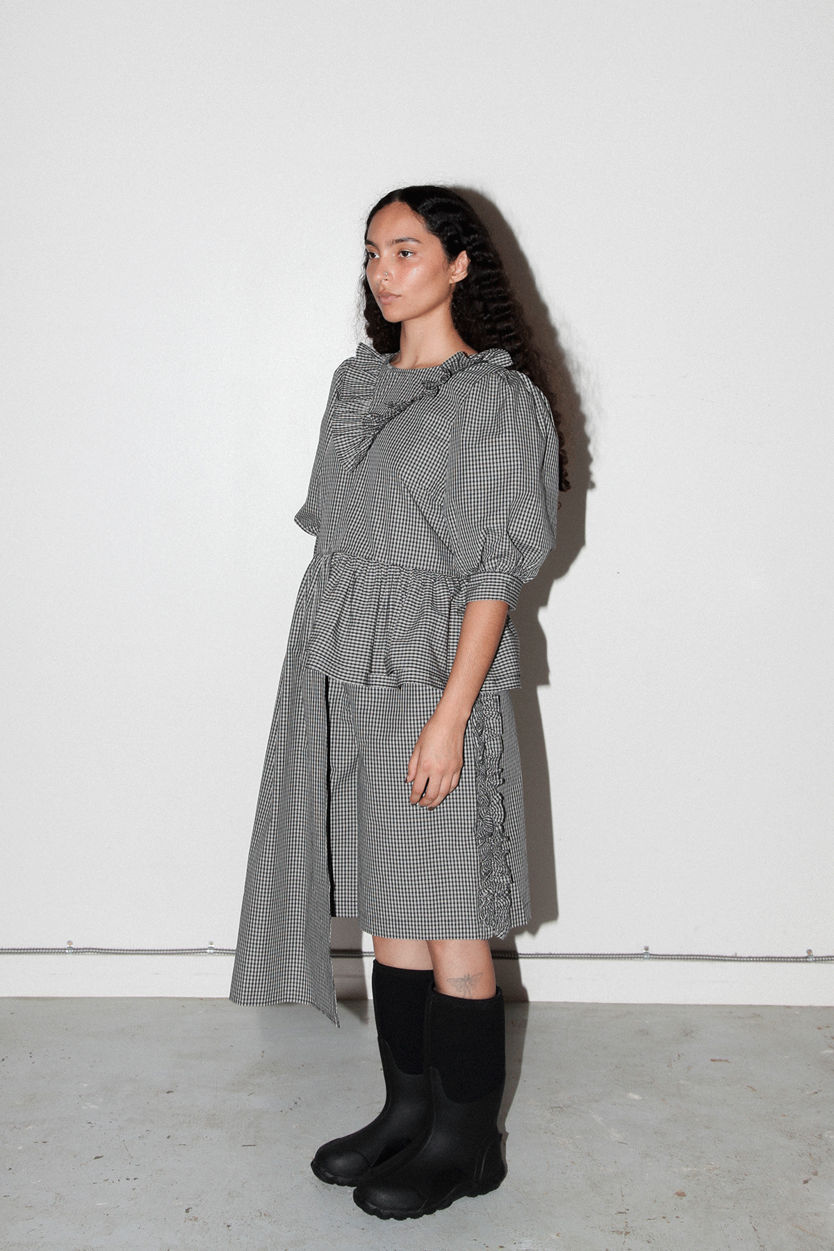 Ruffle Scoria Short in Black Plaid