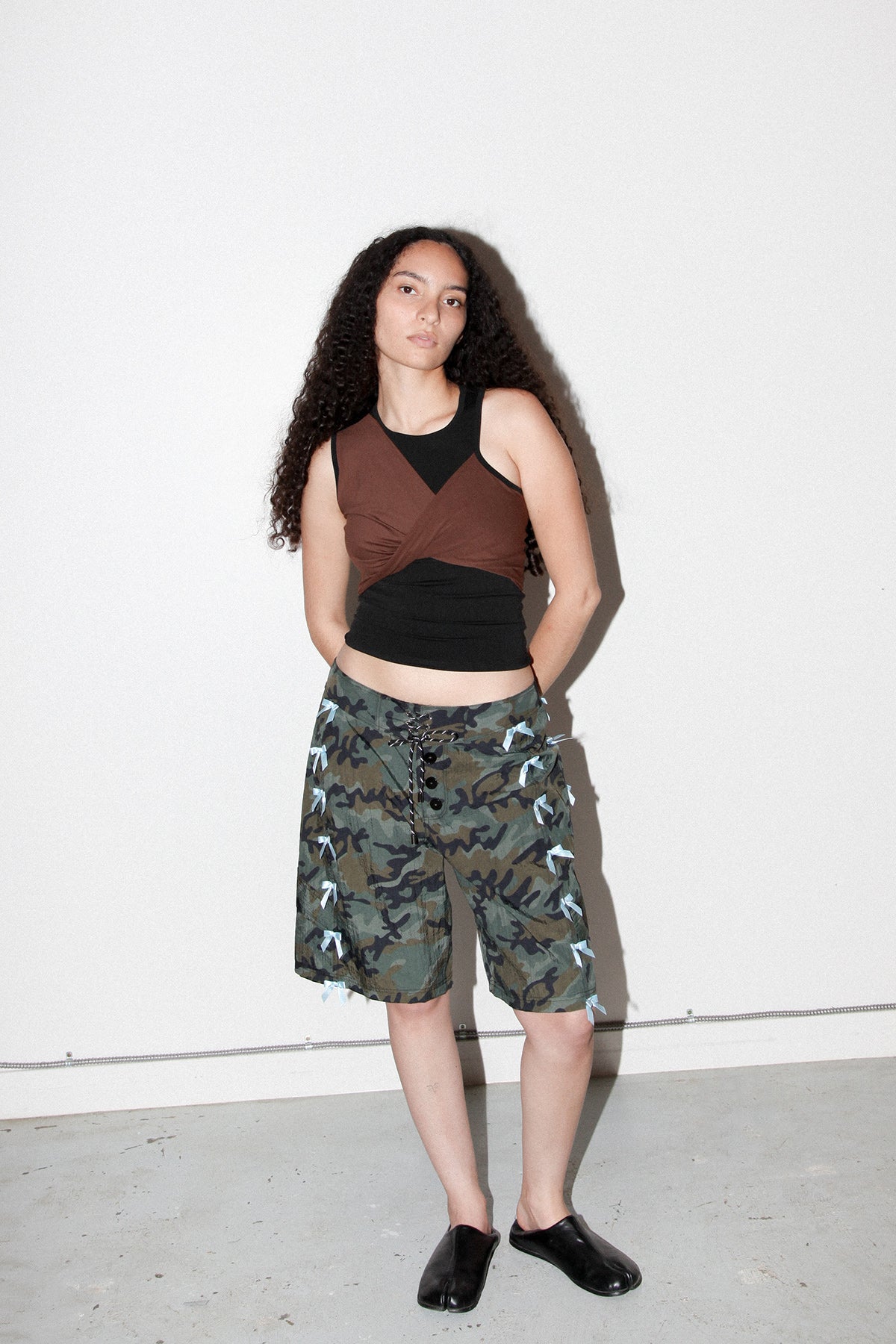 Twist Sport Tank in Onyx & Mud