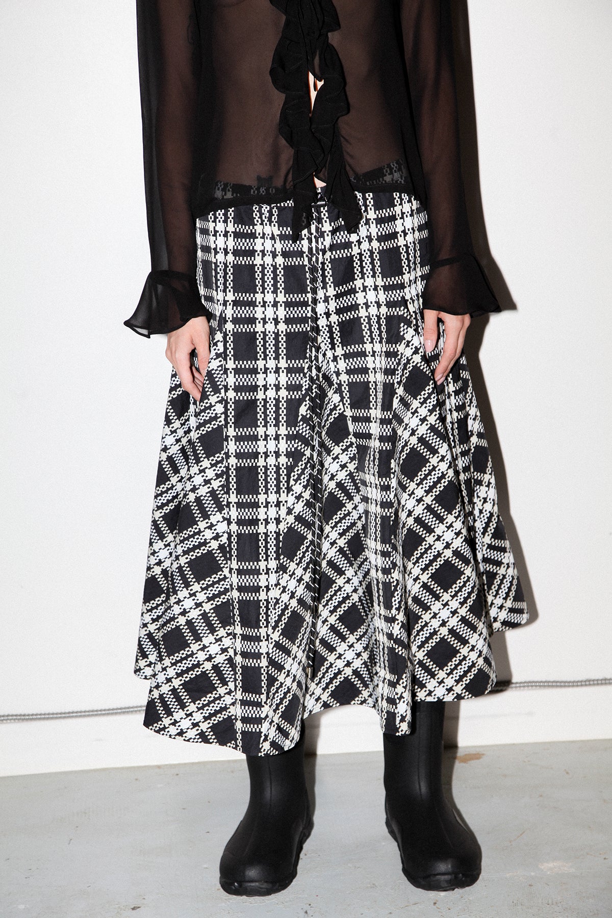 Plaid Peak Skirt in Black Plaid