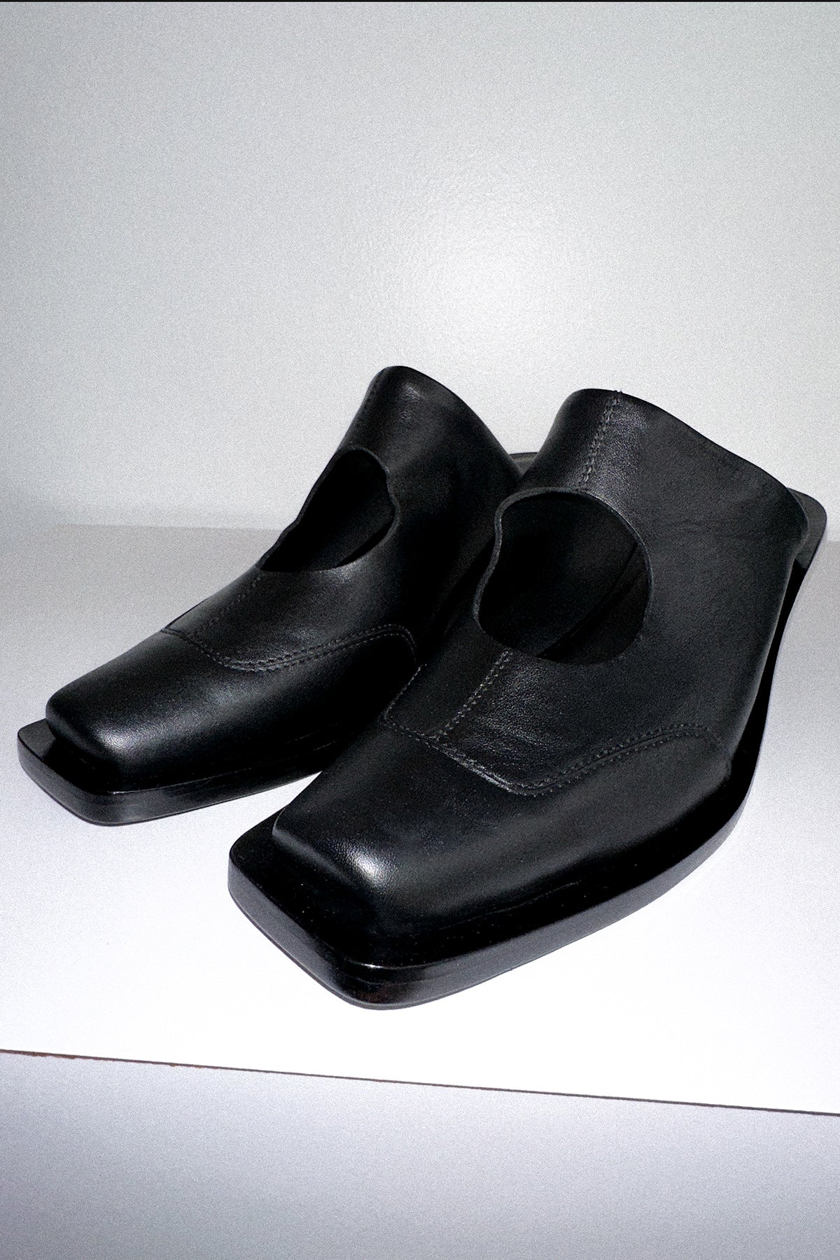 Circle Mule in Black