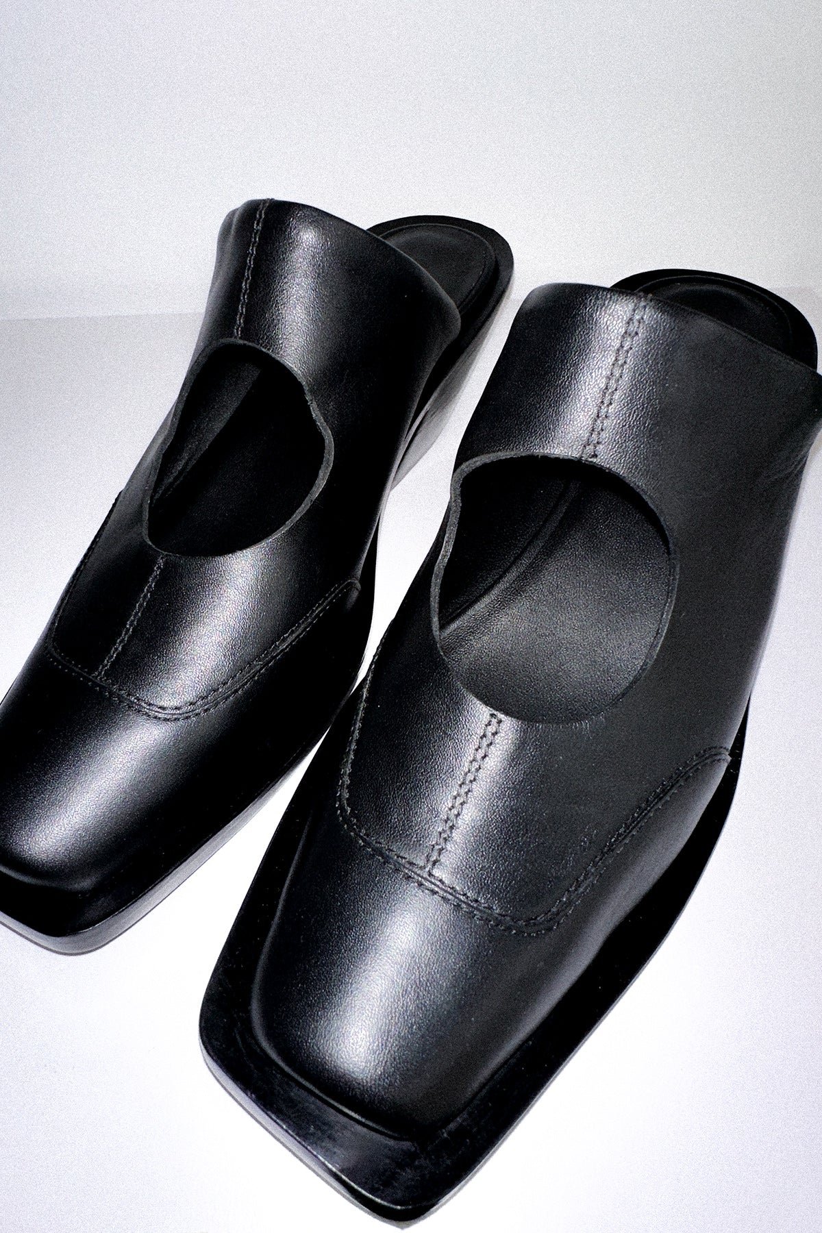 Circle Mule in Black