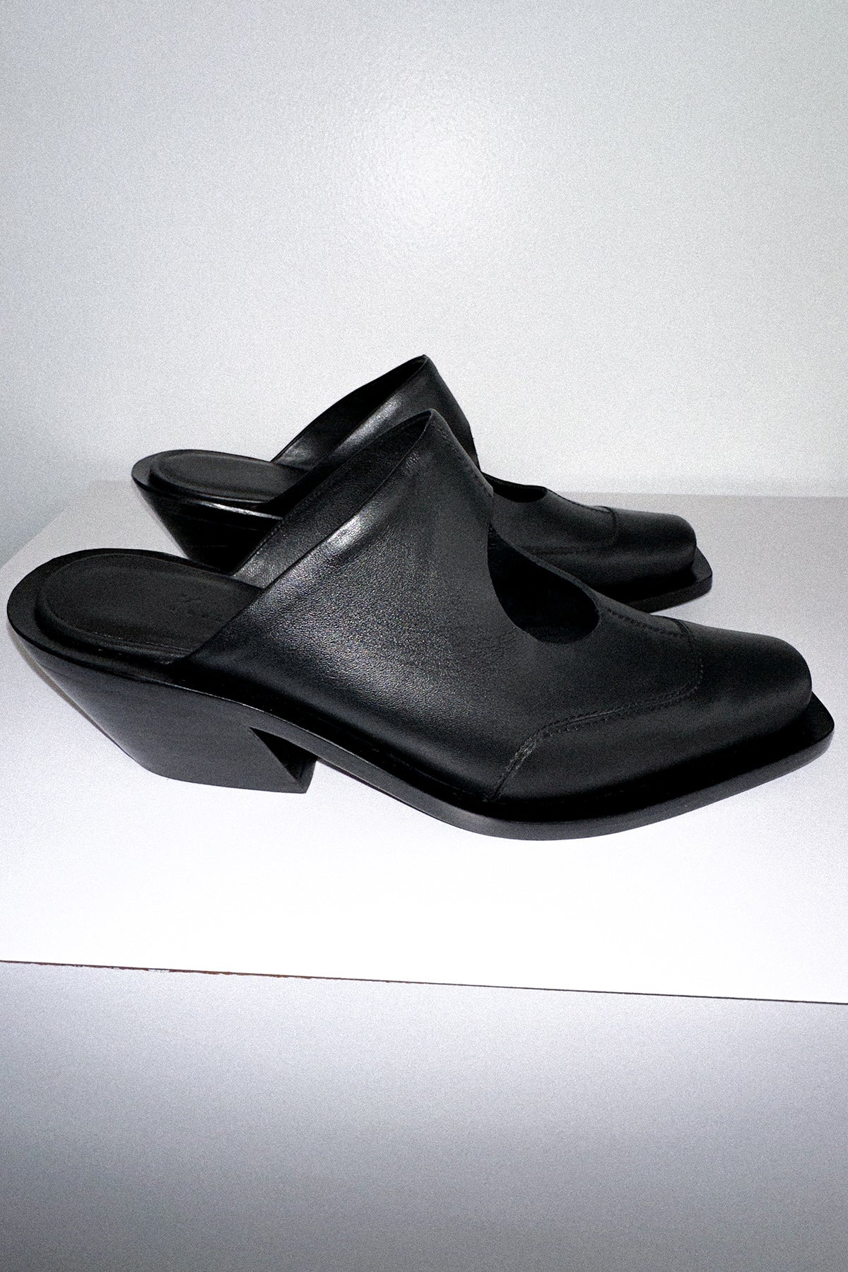 Circle Mule in Black