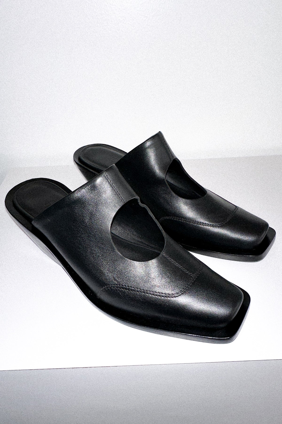 Circle Mule in Black