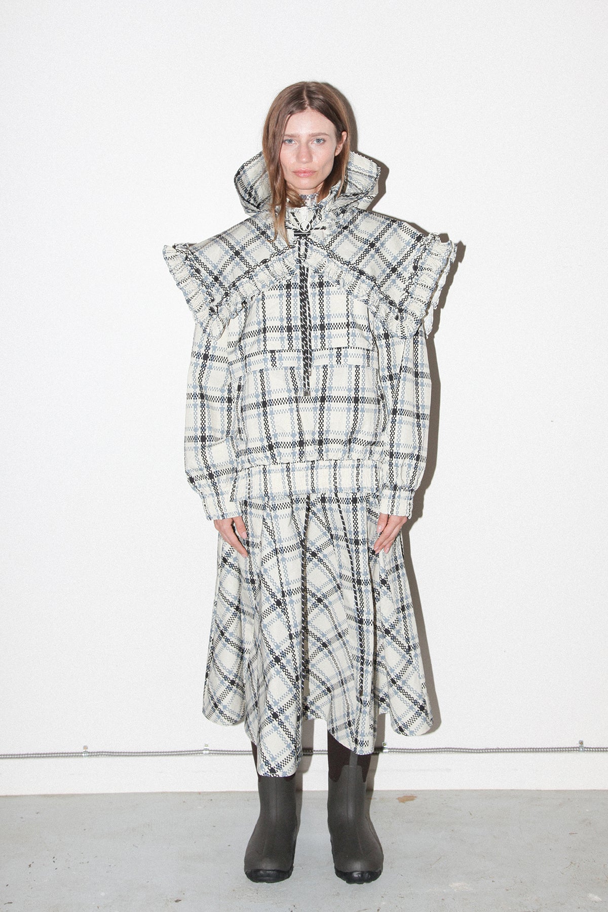 Plaid Hooded Collar in Ecru Plaid