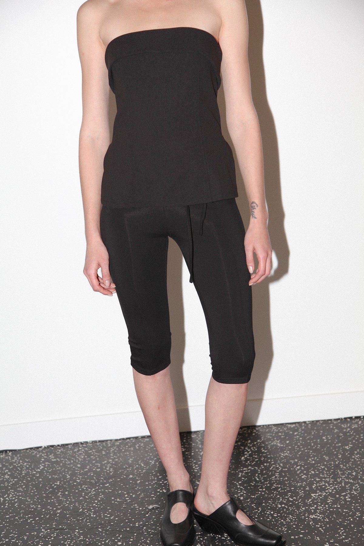 Studio 410 Pintuck Capri in Black