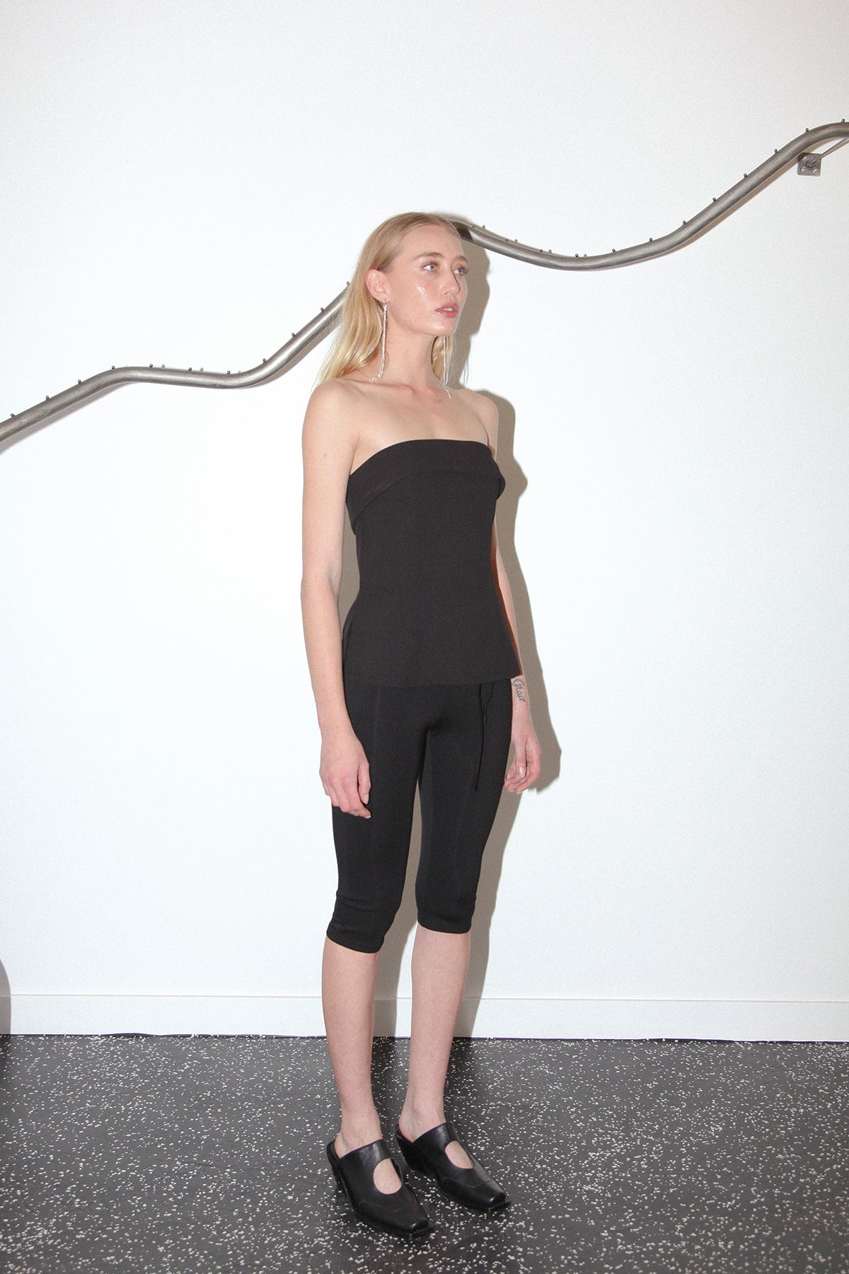 Studio 410 Pintuck Capri in Black