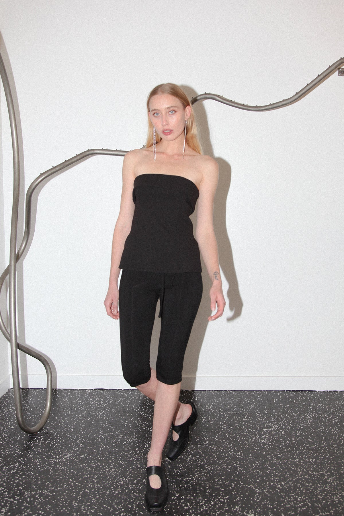 Studio 410 Pintuck Capri in Black