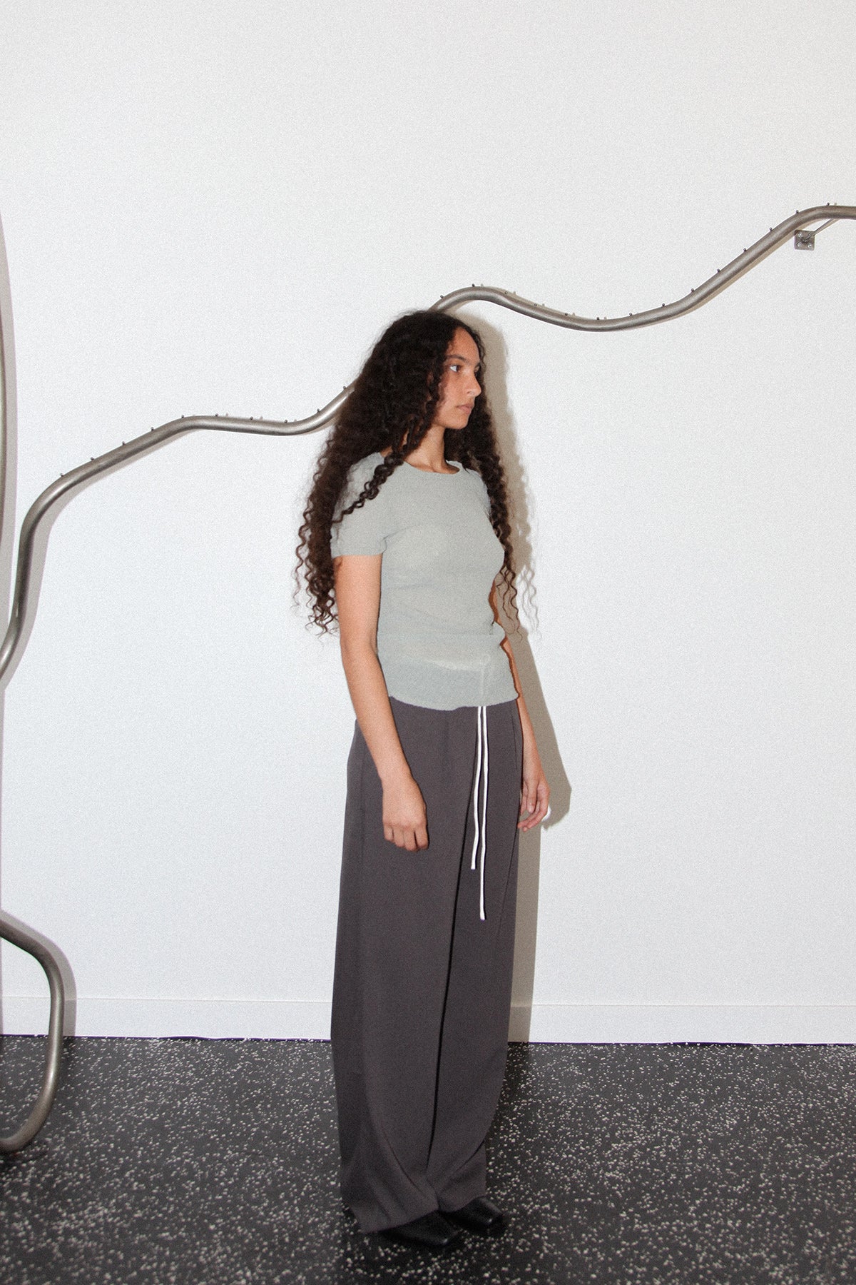 Gauze Ruched Tee in Ash