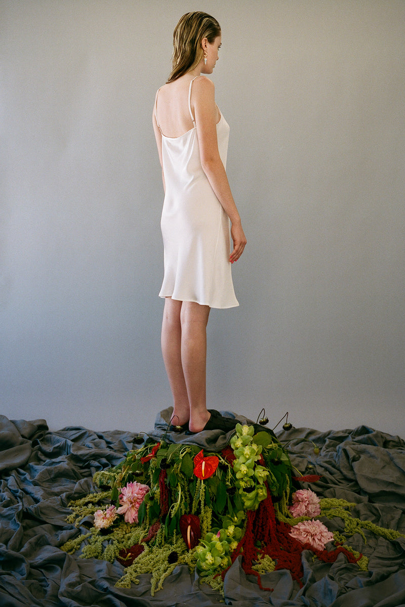 Deres デレス draping dress perl Short Silk Slip Dress in Pearl – KkCo