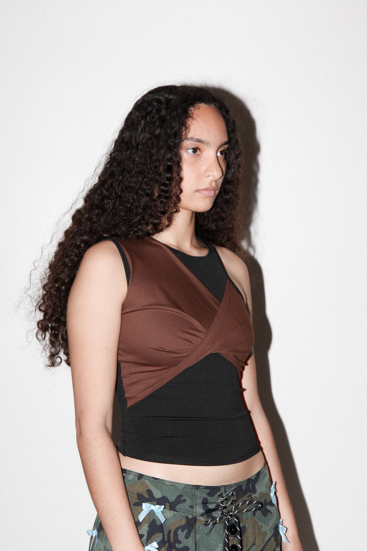 Twist Sport Tank in Onyx & Mud