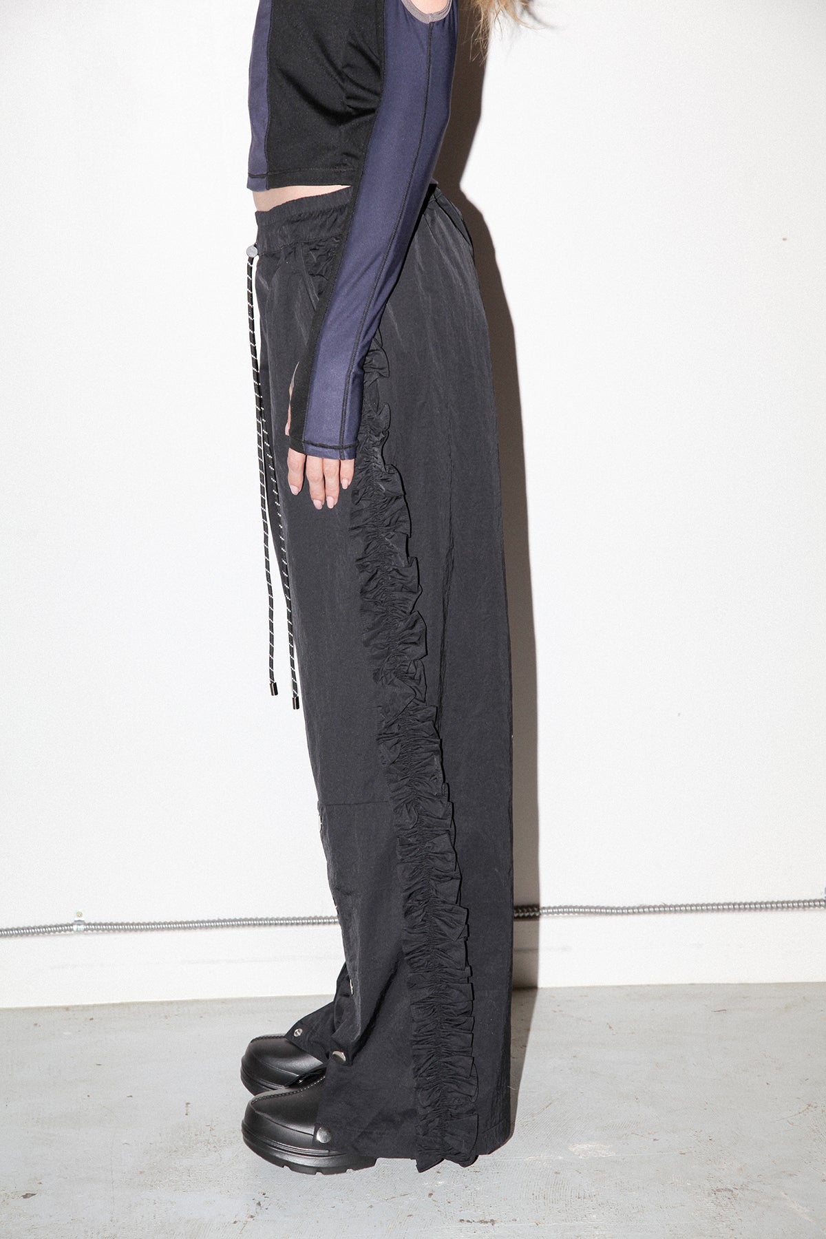 Ruffle Split Track Pant in Onyx
