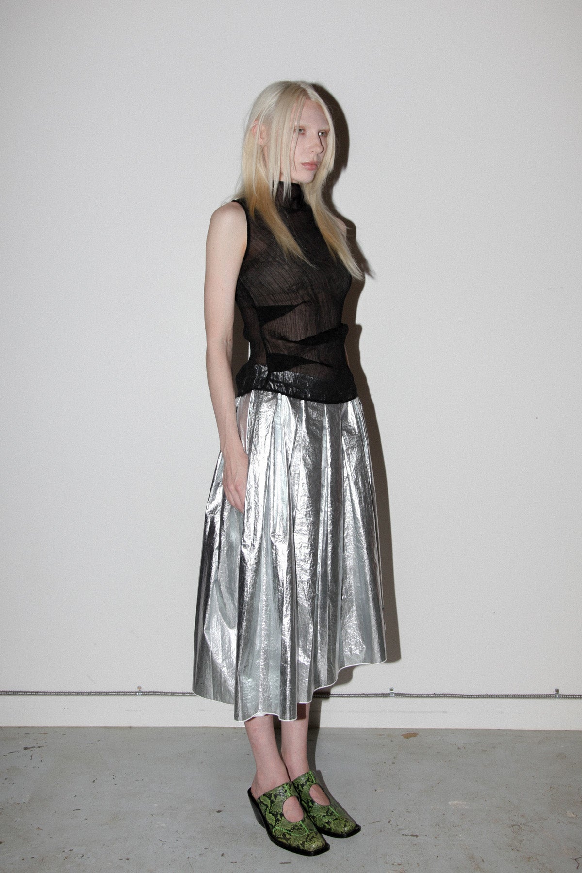 Crinkled Fog Tank in Onyx