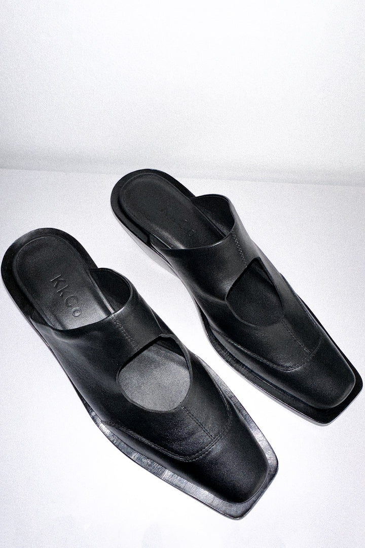 Circle Mule in Black