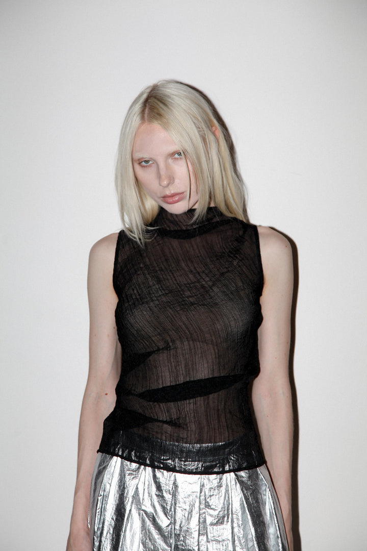 Crinkled Fog Tank in Onyx