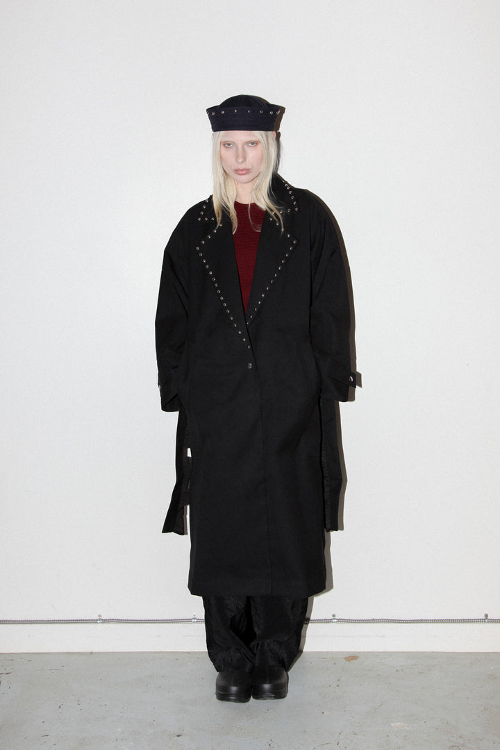 Rivet Trench in Onyx