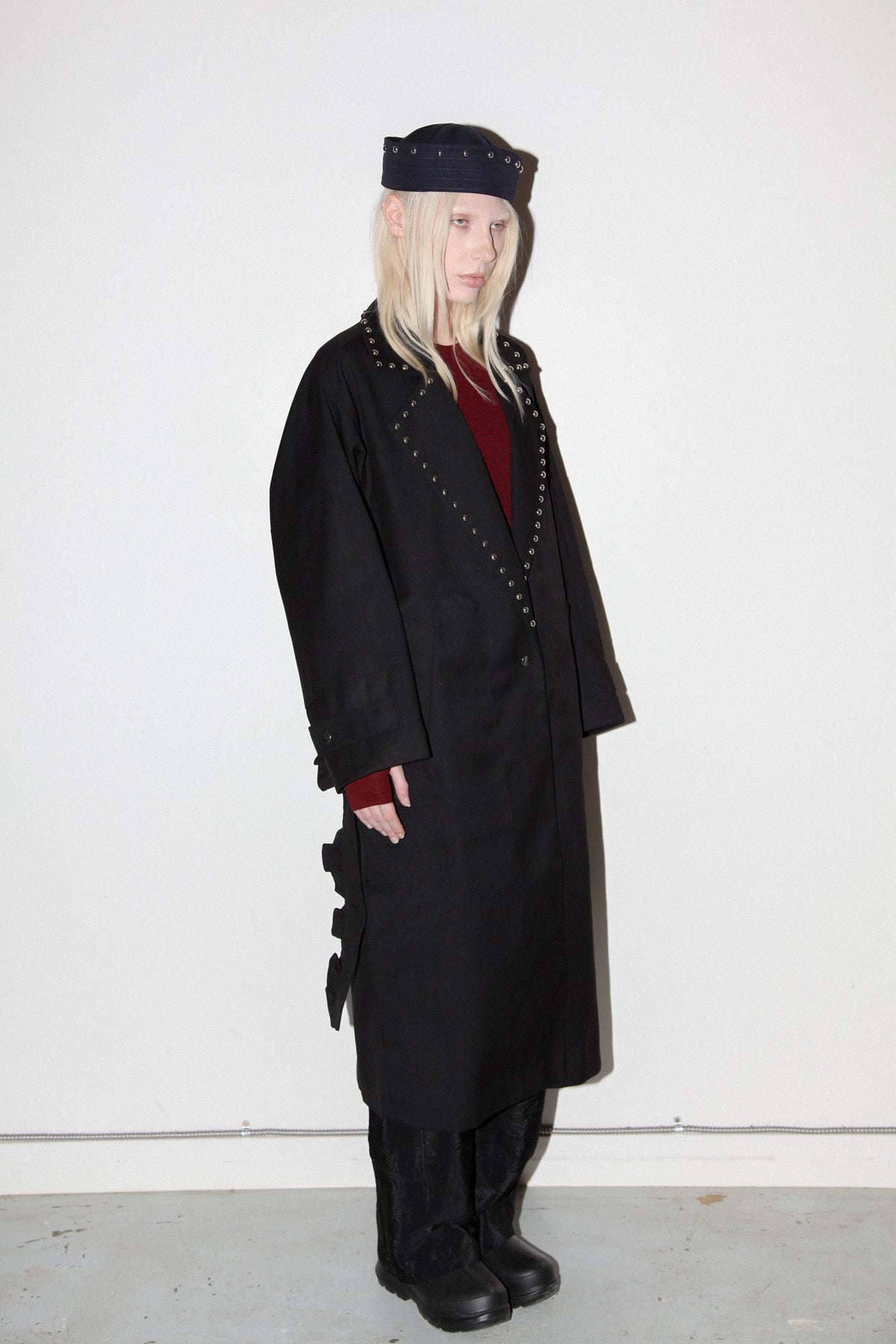 Rivet Trench in Onyx