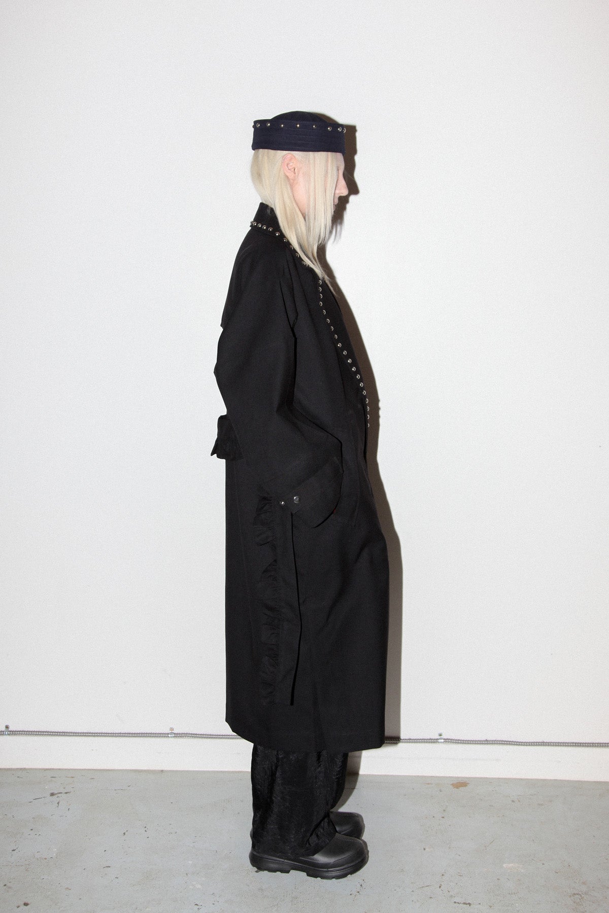Rivet Trench in Onyx