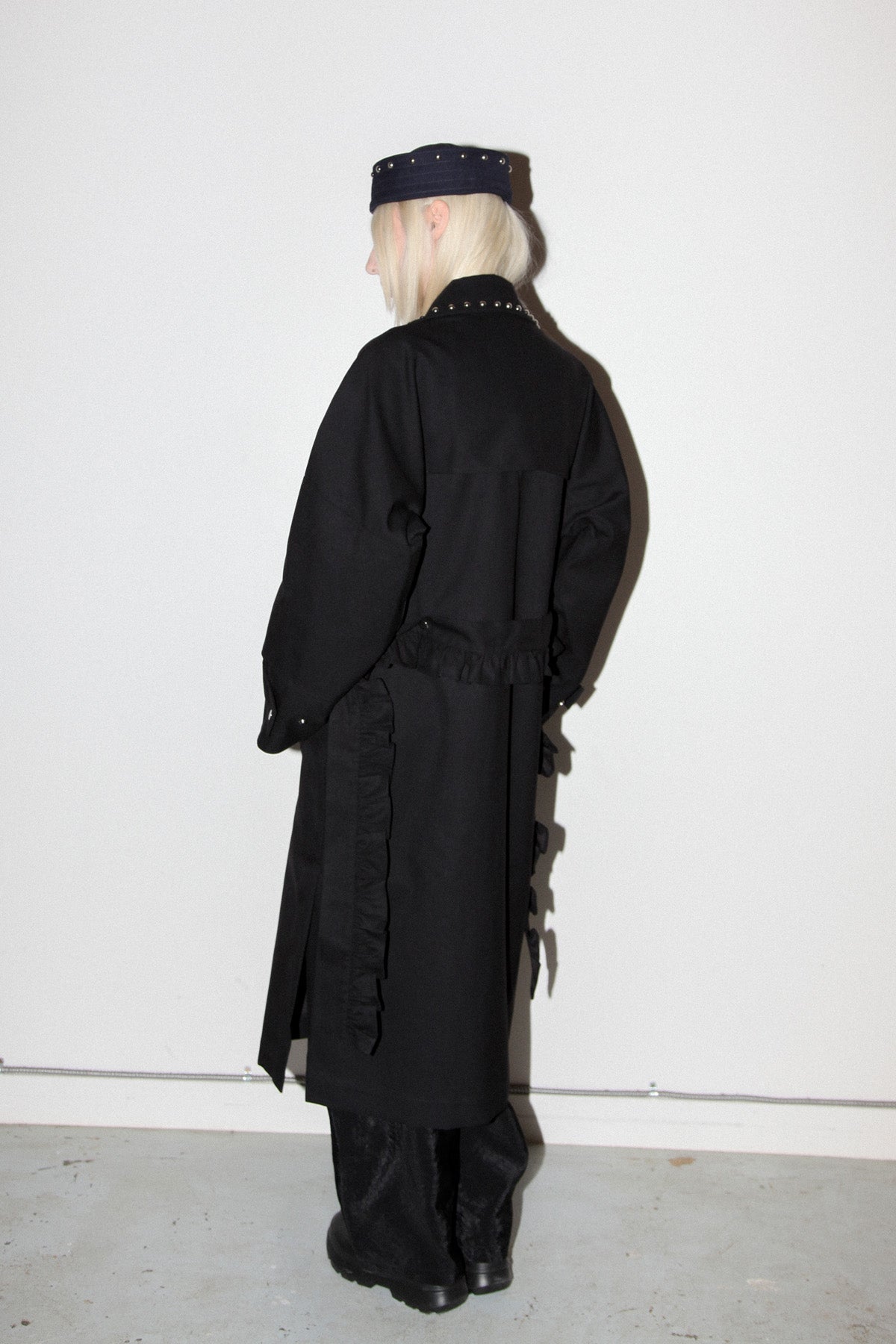 Rivet Trench in Onyx