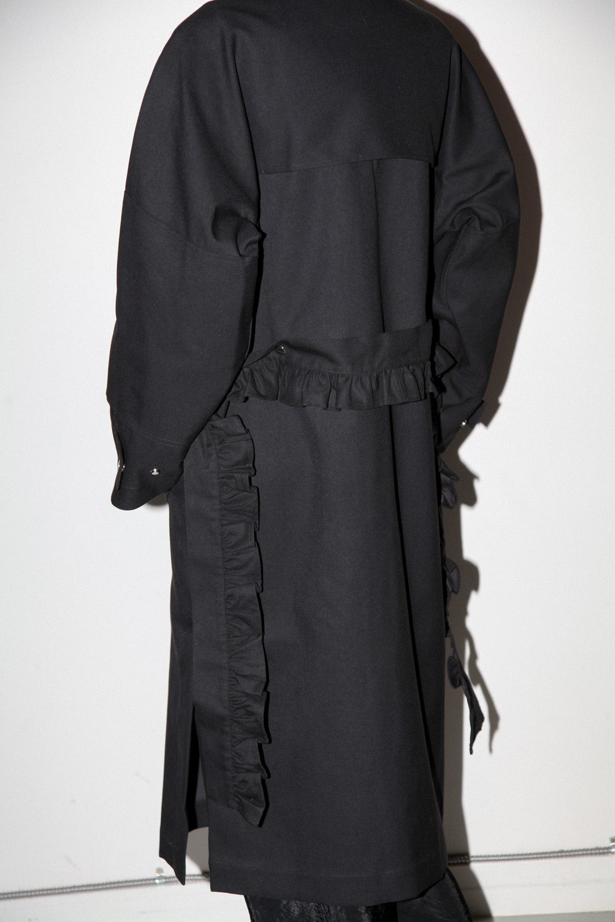 Rivet Trench in Onyx