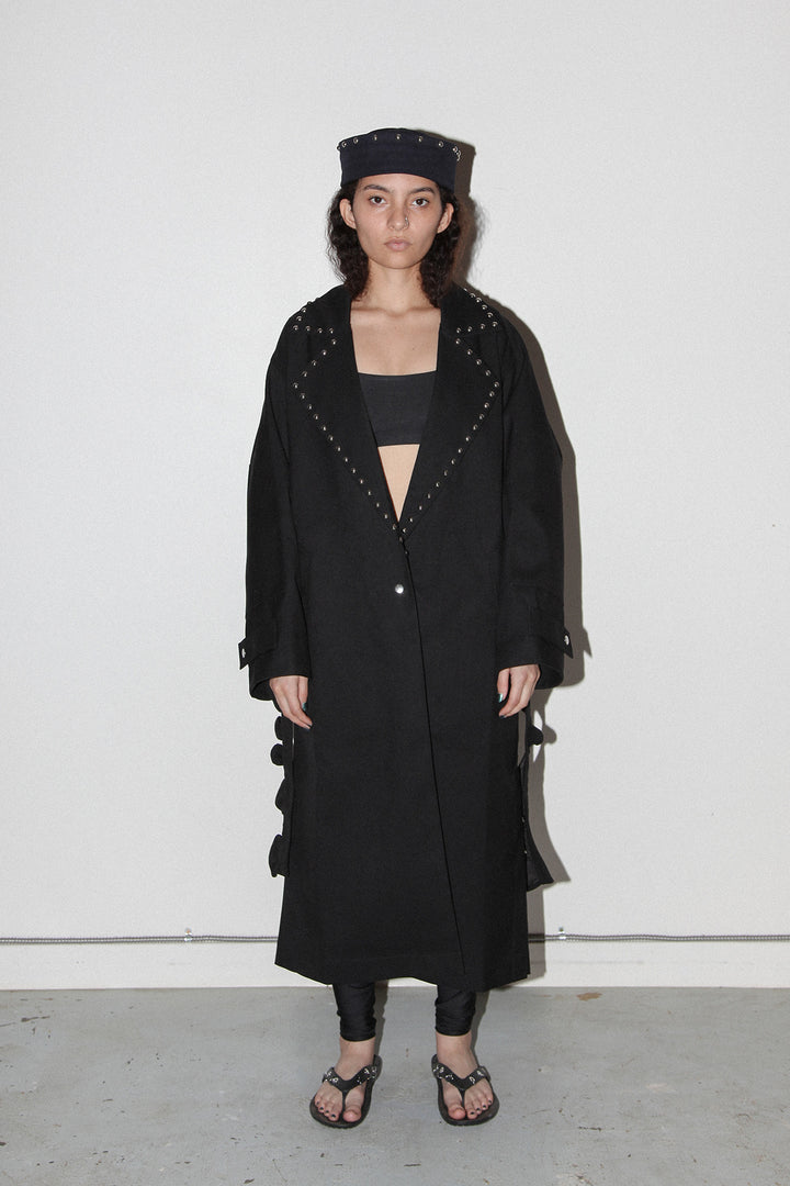 Rivet Trench in Onyx